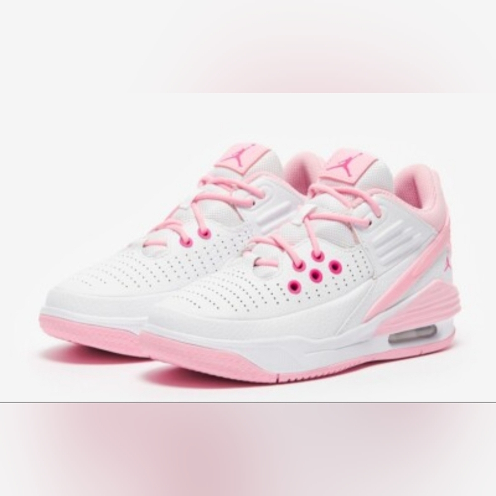 Girls Jordan Max Aura 5 Older Kids (GS) in White And Medium Soft Pink